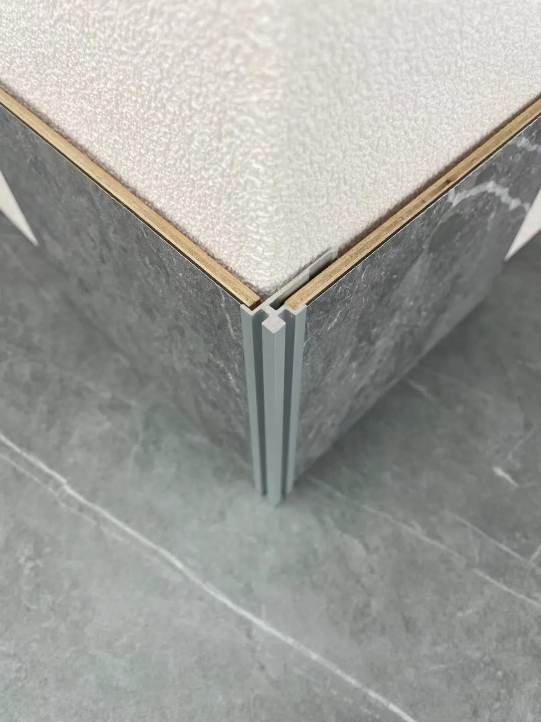 aluminum-decor-corner-profile-wallpanel-1